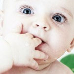 Прорезывание зубов у ребенка. Успокаиваем зубную боль у малыша